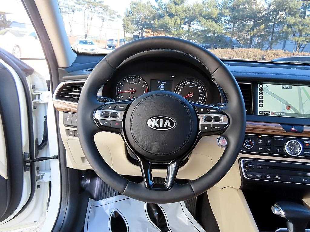 KIA K7 - Vista 9
