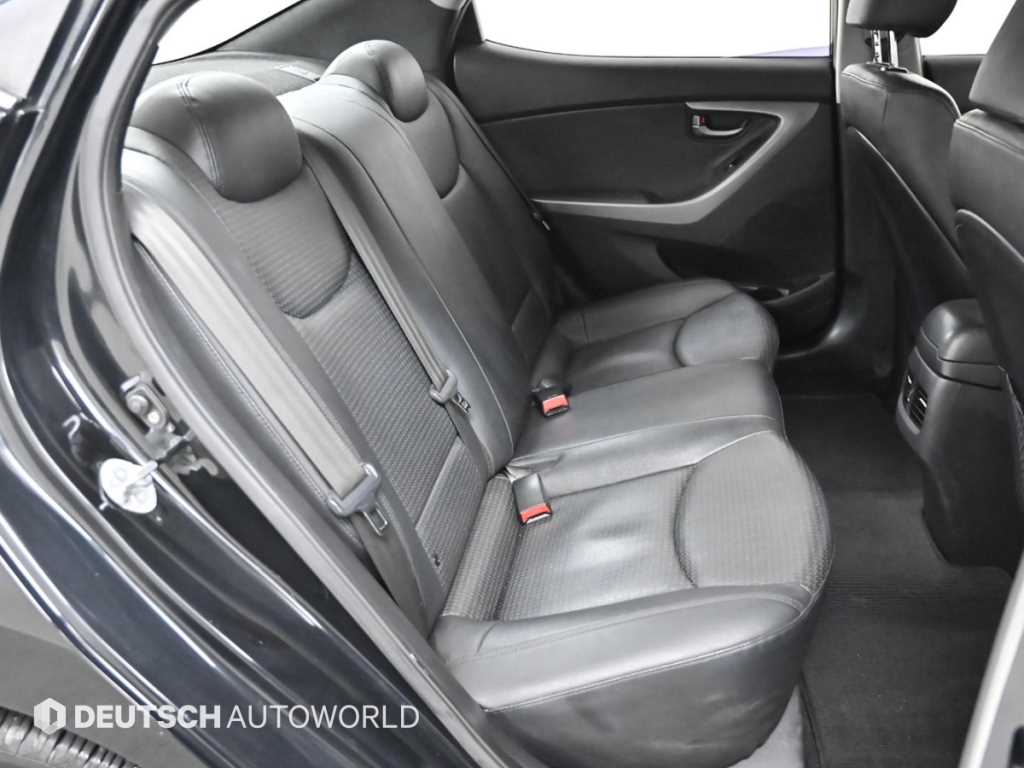 HYUNDAI Avante - Vista 12