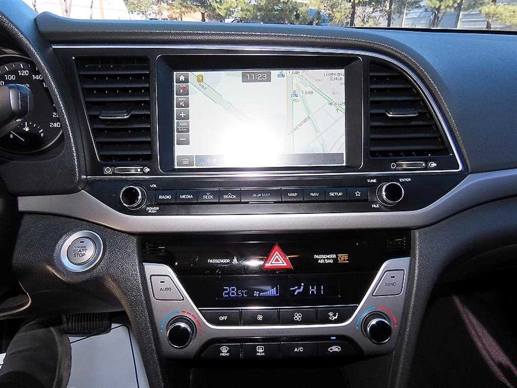 HYUNDAI Avante 2018 Blanco - Importación desde Corea - HF Imports Iquique - Foto 13