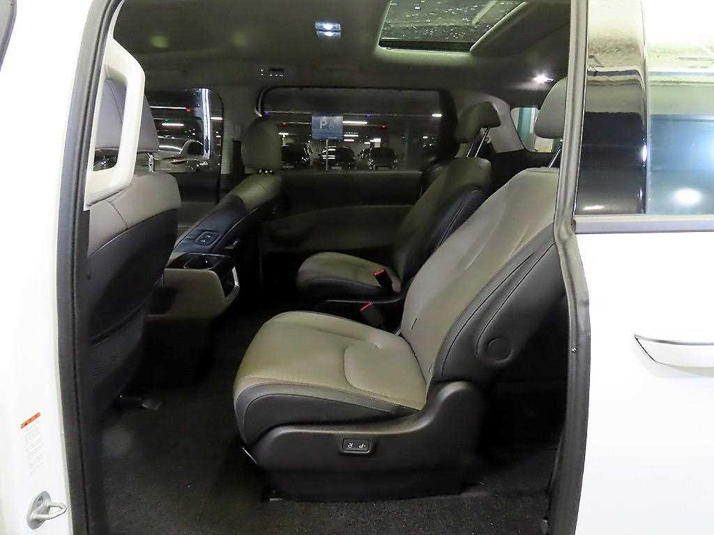 KIA Carnival - Vista 7