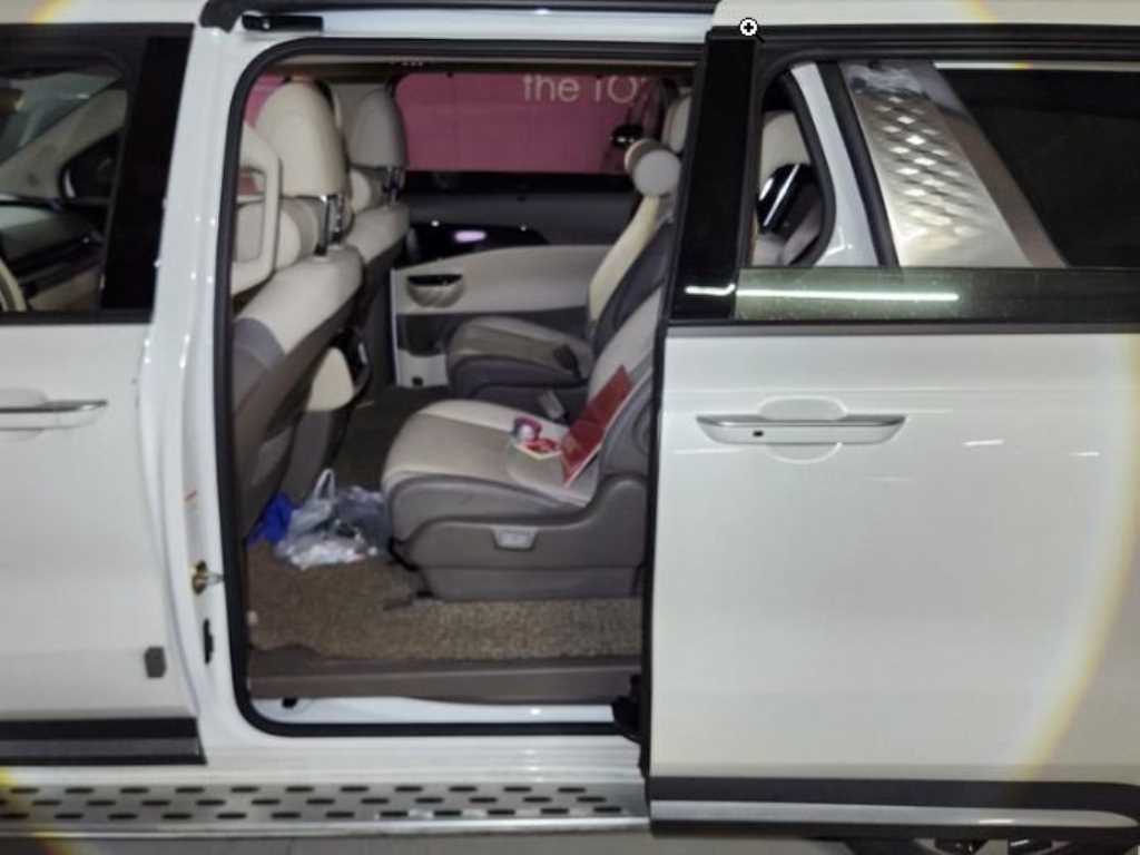 KIA Carnival - Vista 11