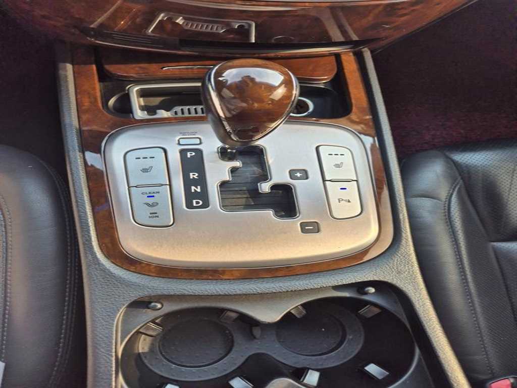 HYUNDAI Genesis - Vista 9