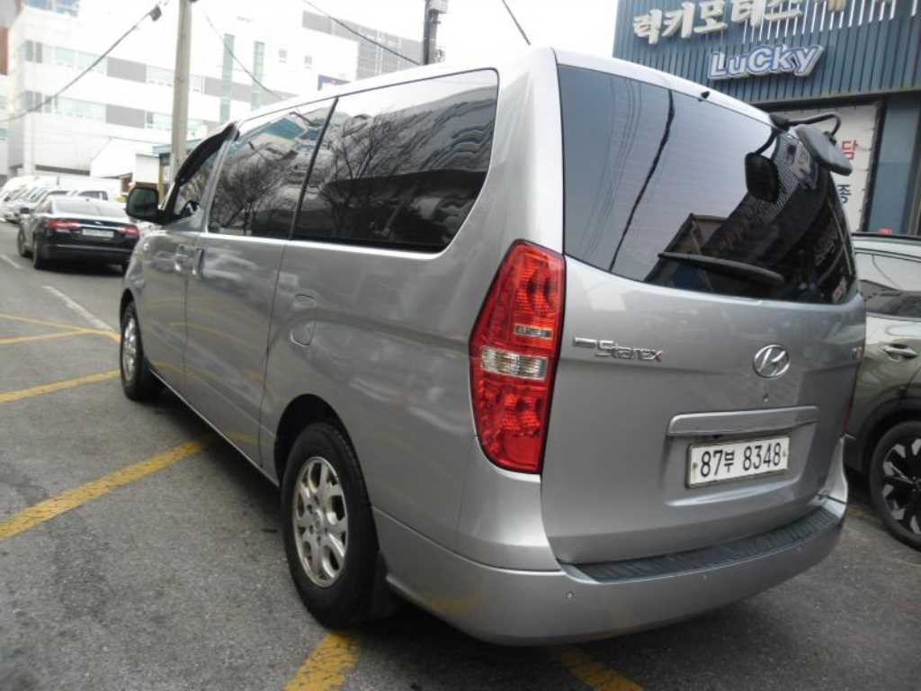 HYUNDAI Starex - Vista 4