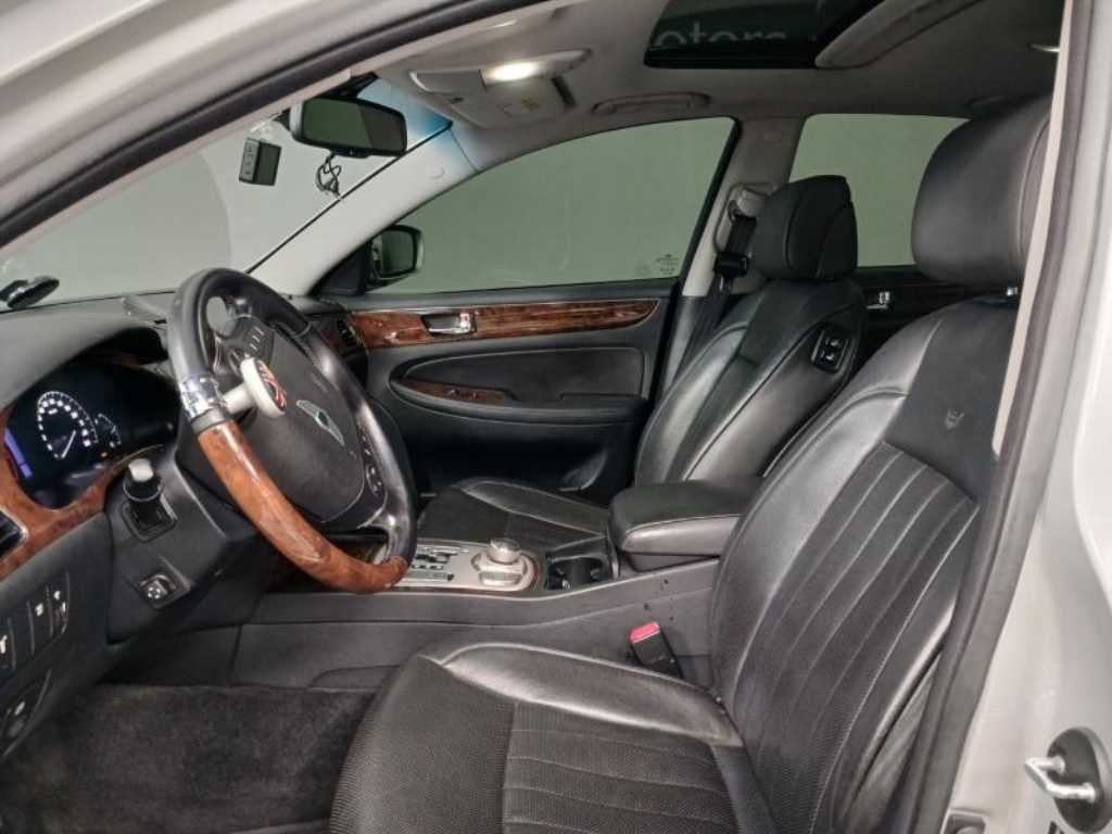 HYUNDAI Genesis - Vista 7