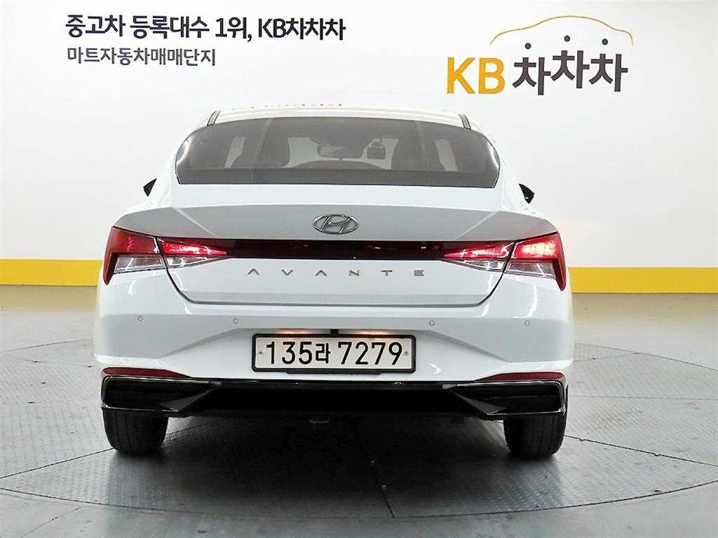 HYUNDAI Avante - Vista 3