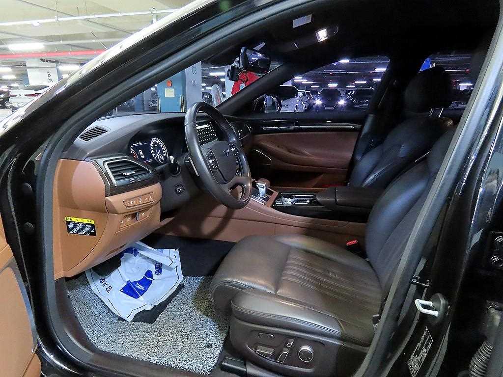 Genesis G90 - Vista 6