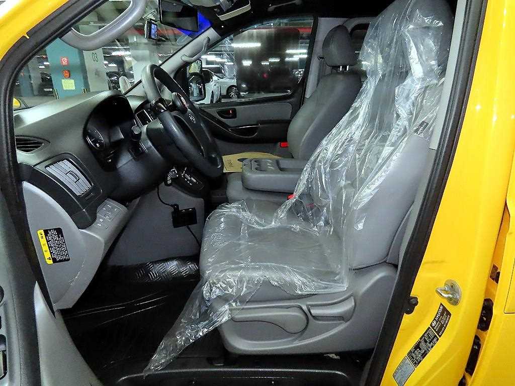 HYUNDAI Starex - Vista 6