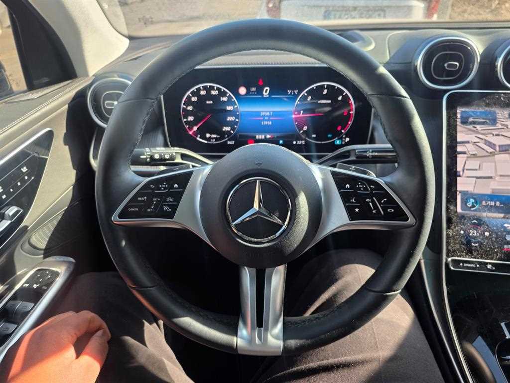 Mercedes Benz GLC Class - Vista 10