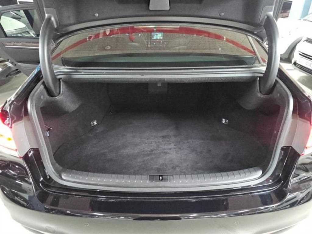 HYUNDAI Genesis - Vista 10