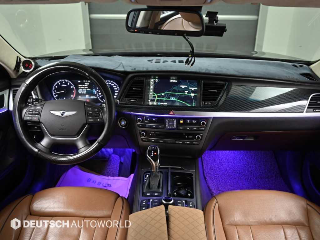 HYUNDAI Genesis - Vista 7