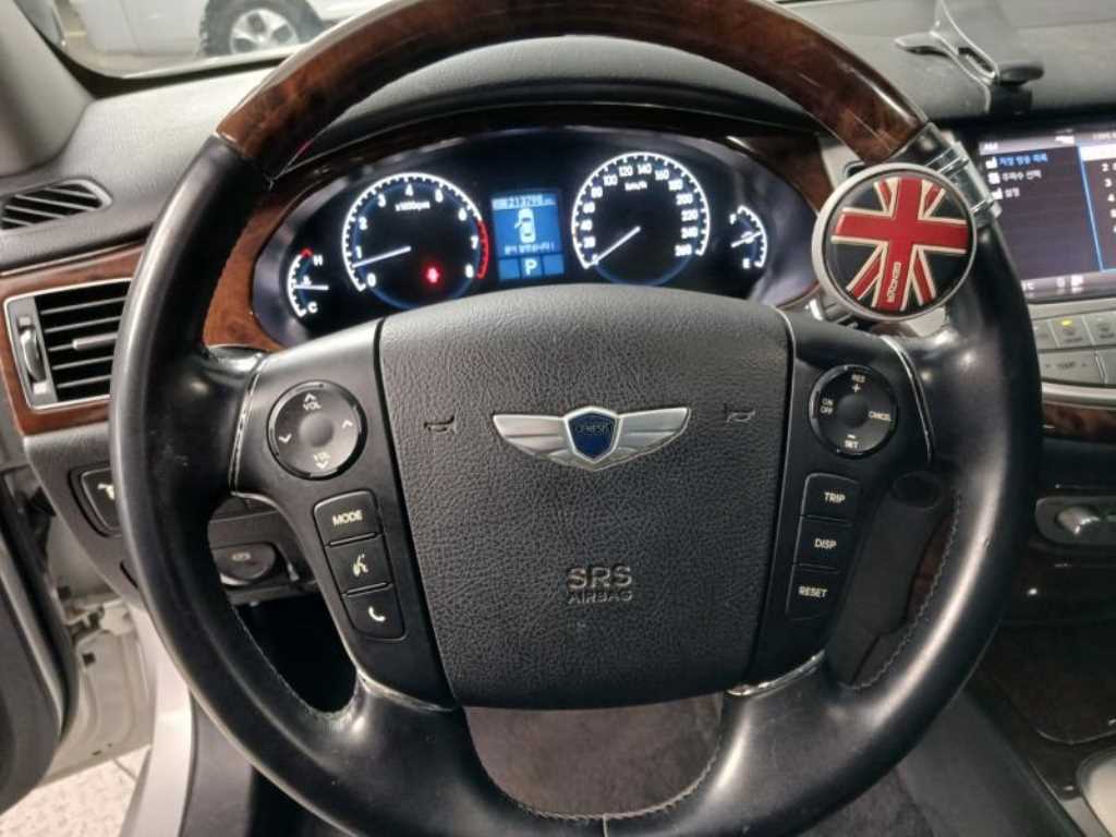 HYUNDAI Genesis - Vista 10