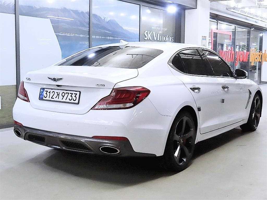 Genesis G70 - Vista 4