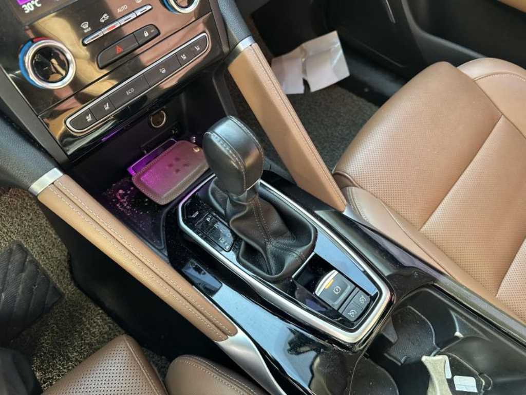 SAMSUNG QM6 - Vista 8