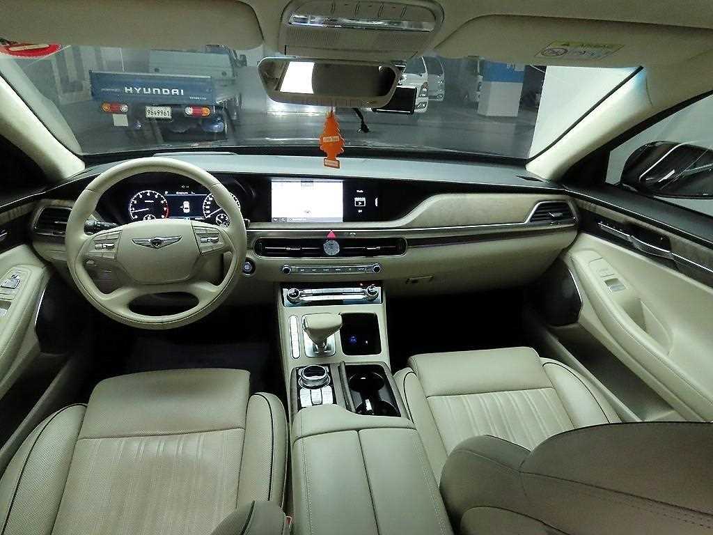 Genesis G90 - Vista 8