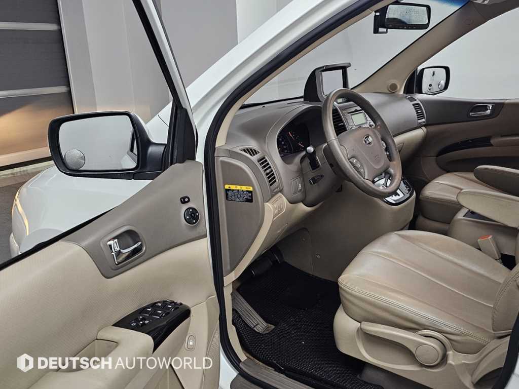 KIA Carnival - Vista 11