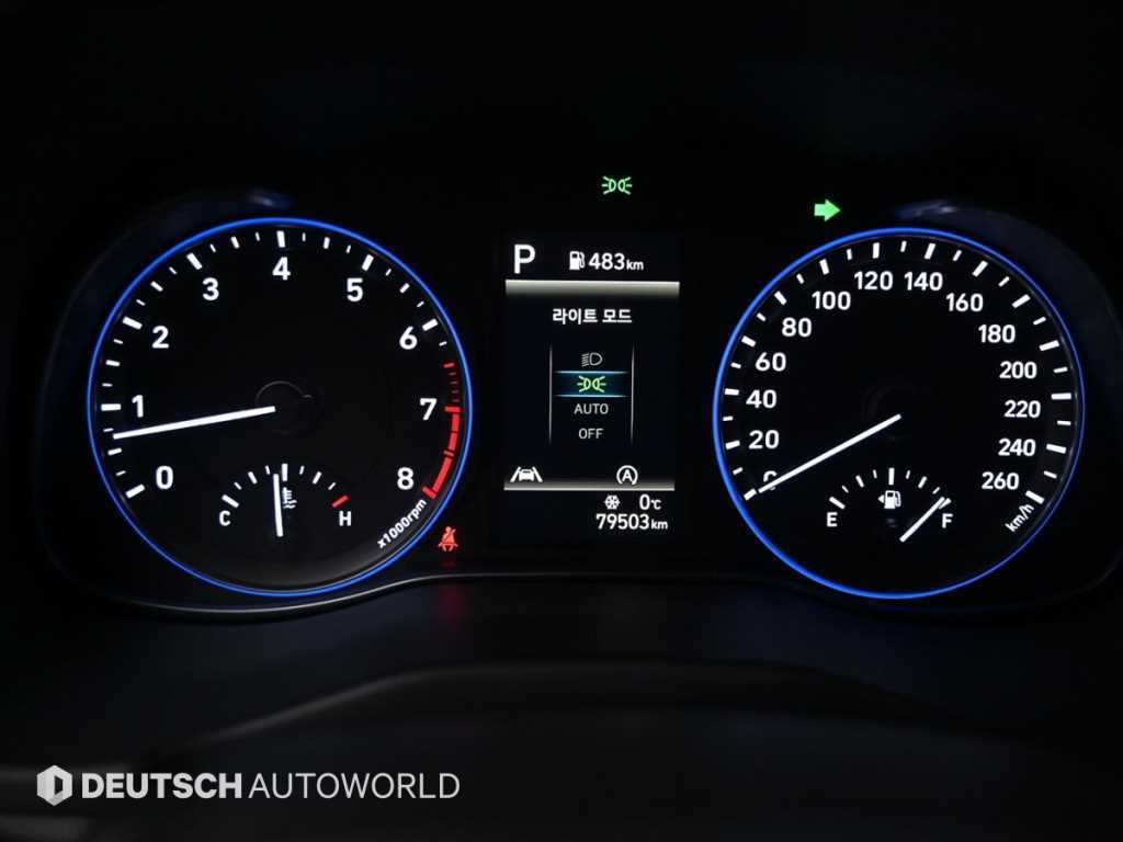 HYUNDAI Kona - Vista 8