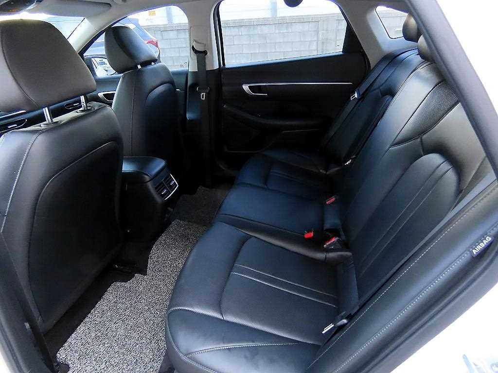 HYUNDAI Sonata - Vista 6