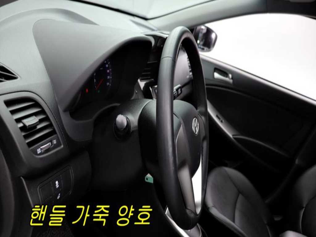 HYUNDAI Accent - Vista 8