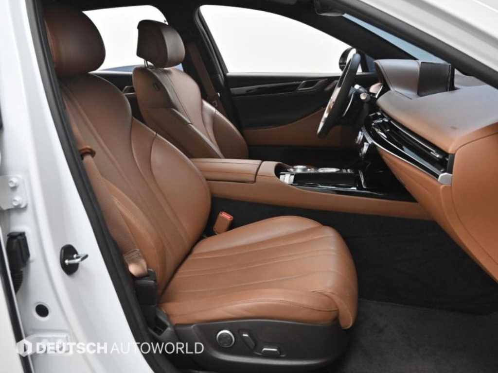 Genesis G80 - Vista 10