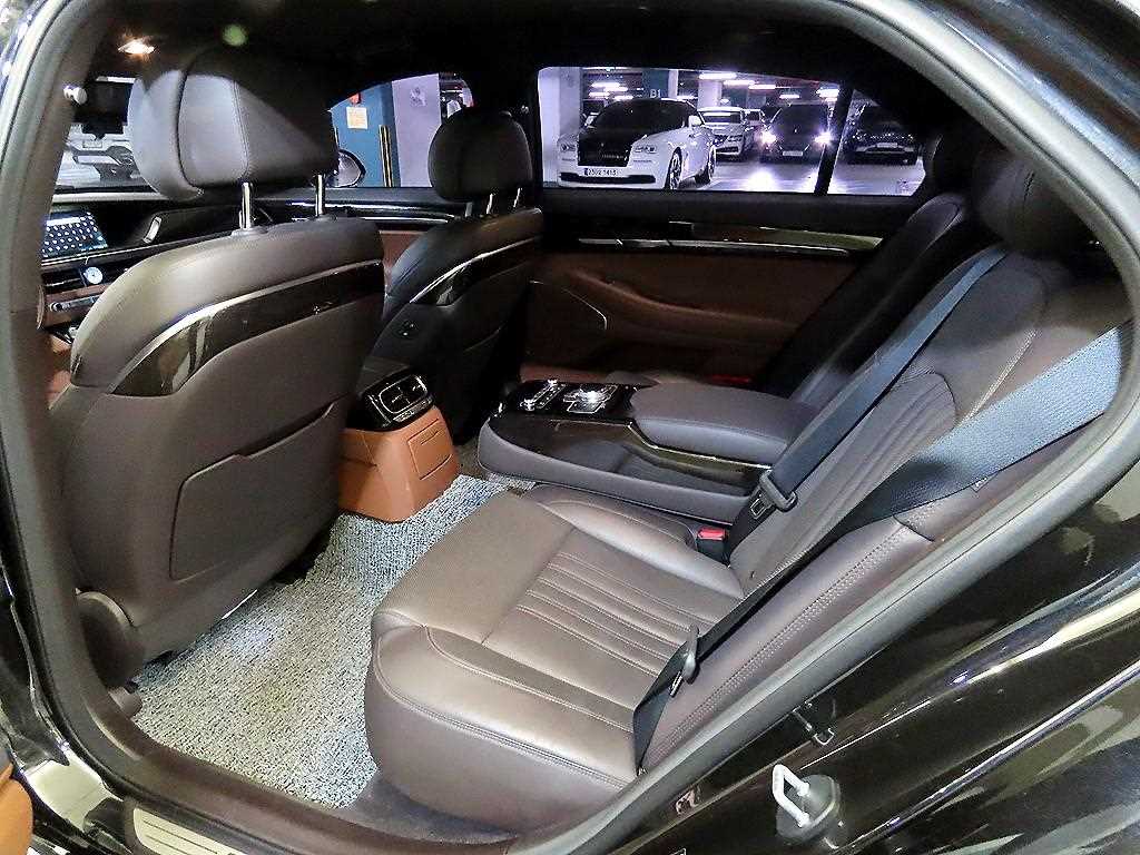 Genesis G90 - Vista 7