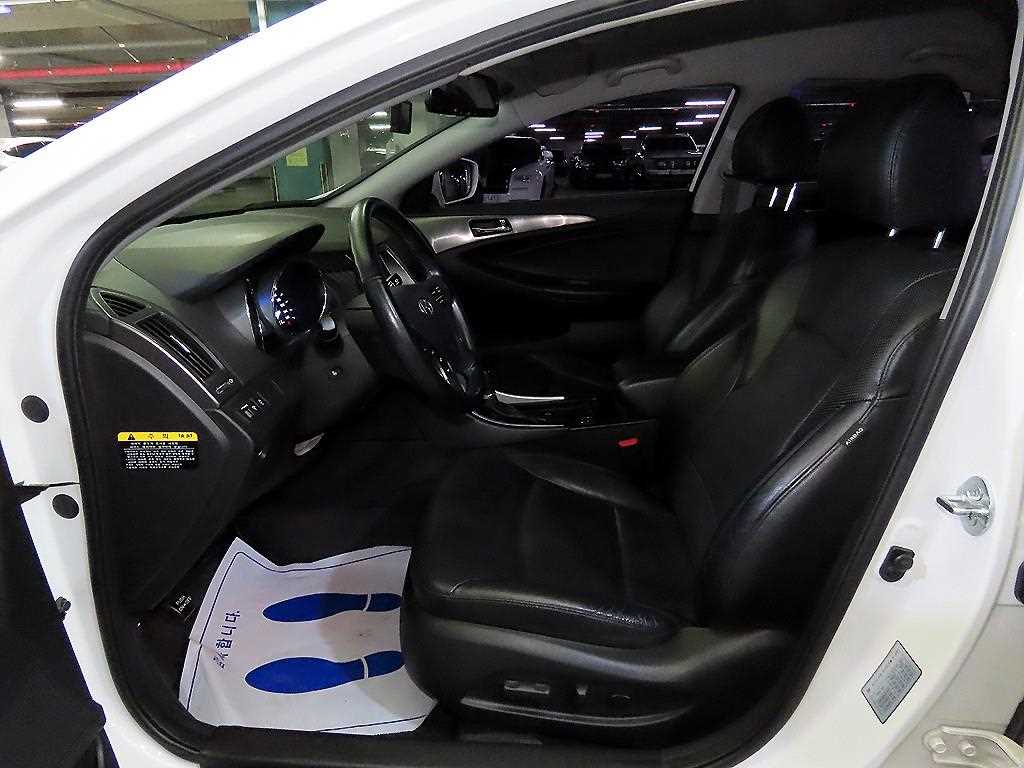 HYUNDAI Sonata - Vista 6