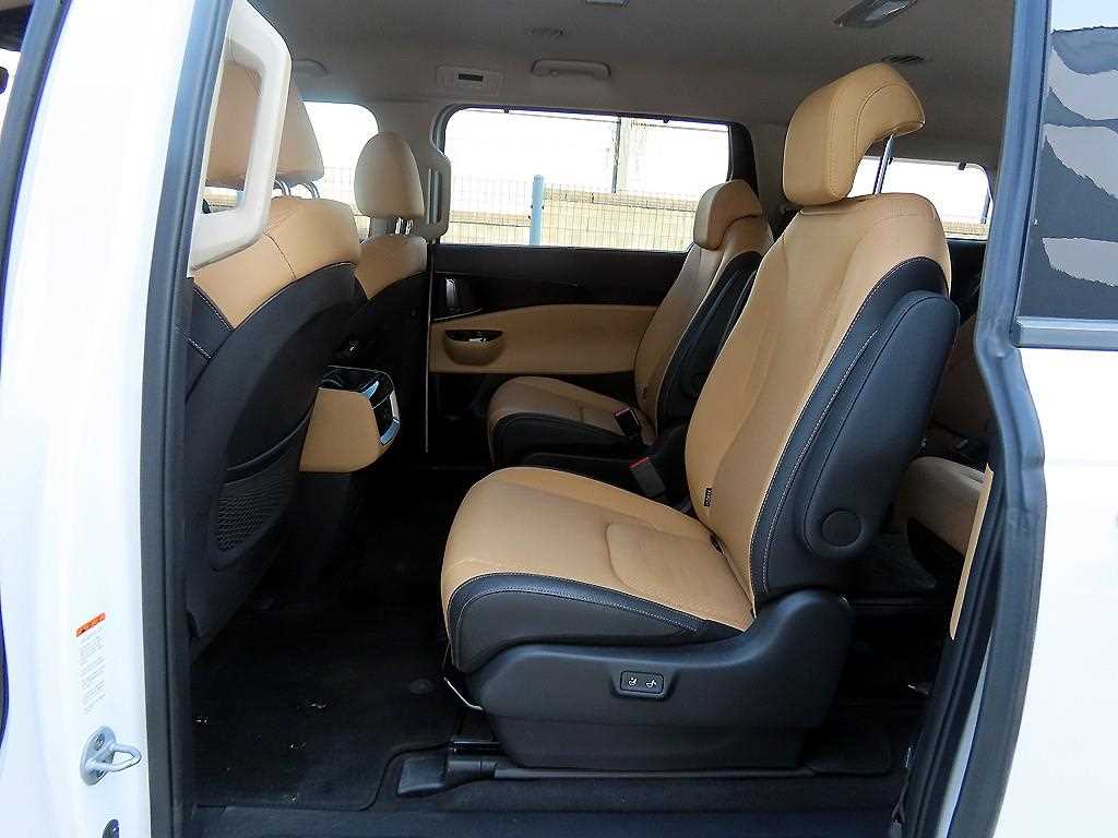 KIA Carnival - Vista 6