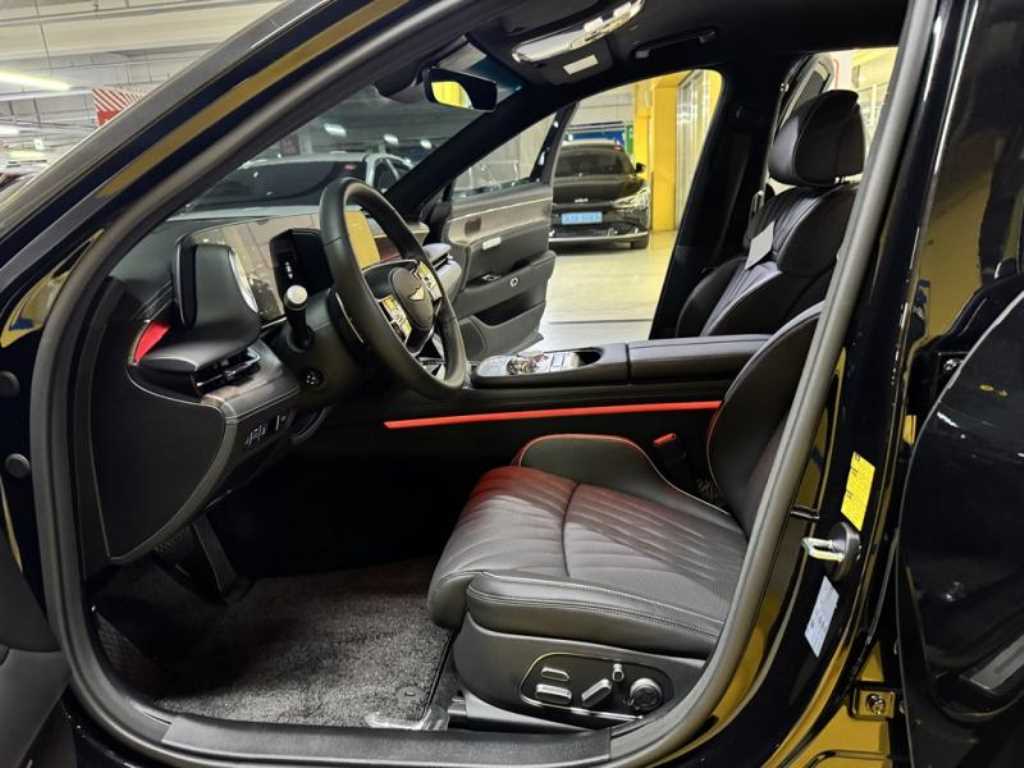 Genesis G90 - Vista 7