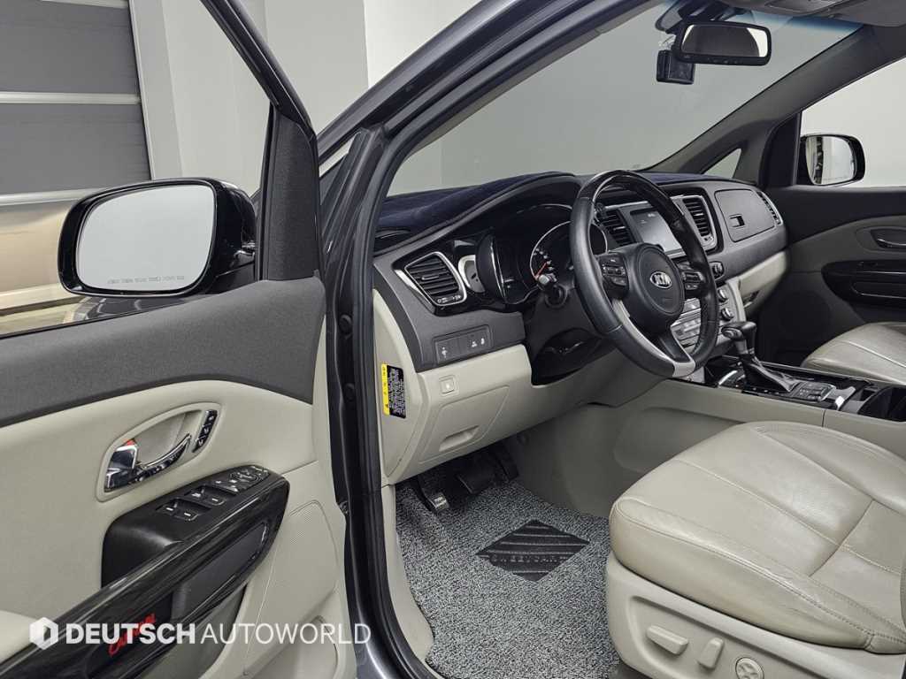 KIA Carnival - Vista 11