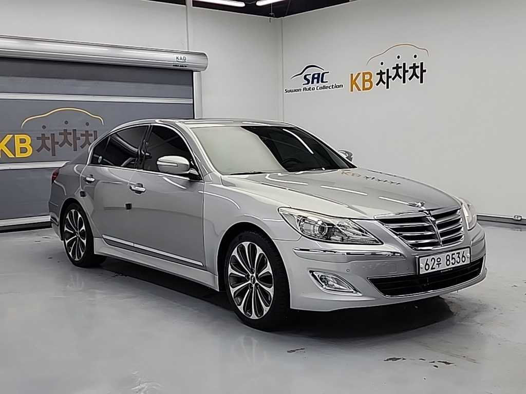 HYUNDAI Genesis - Vista 4