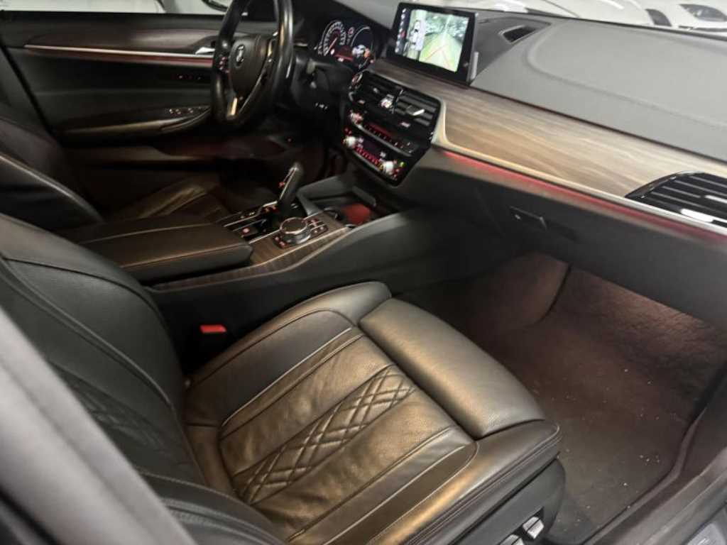 BMW 5 Series - Vista 5