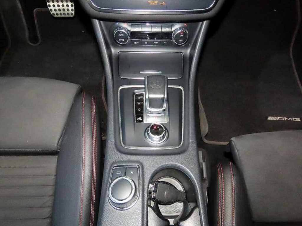 Mercedes Benz GLA Class - Vista 12