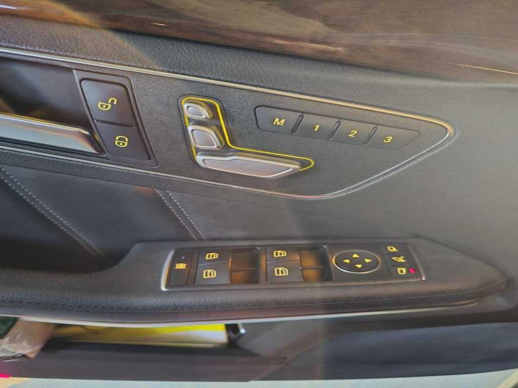 Mercedes Benz E class - Vista 12