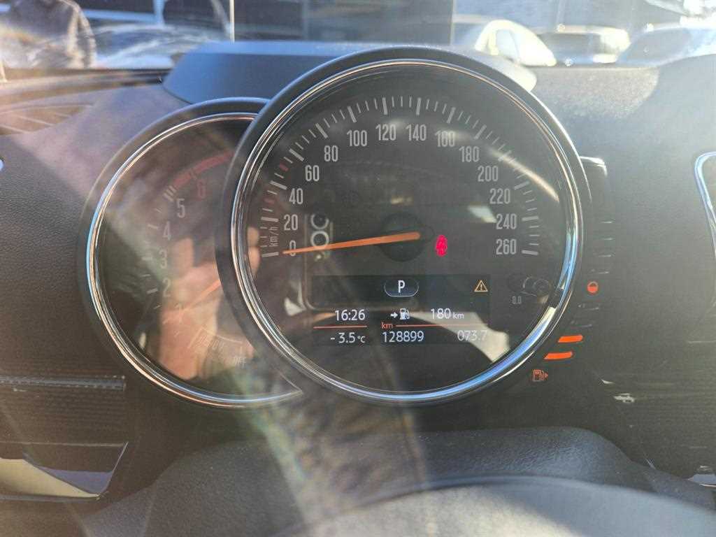 Mini Clubman - Vista 8