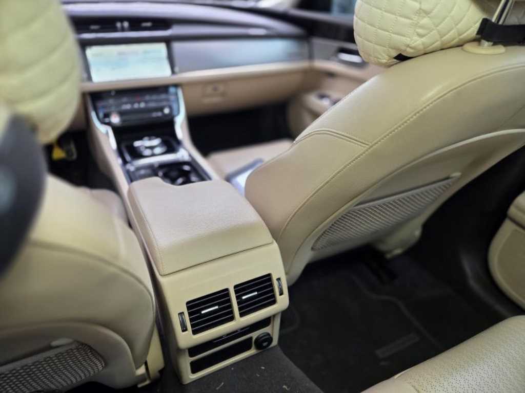 Jaguar XF 2019 Gris - Importación desde Corea - HF Imports Iquique - Foto 16