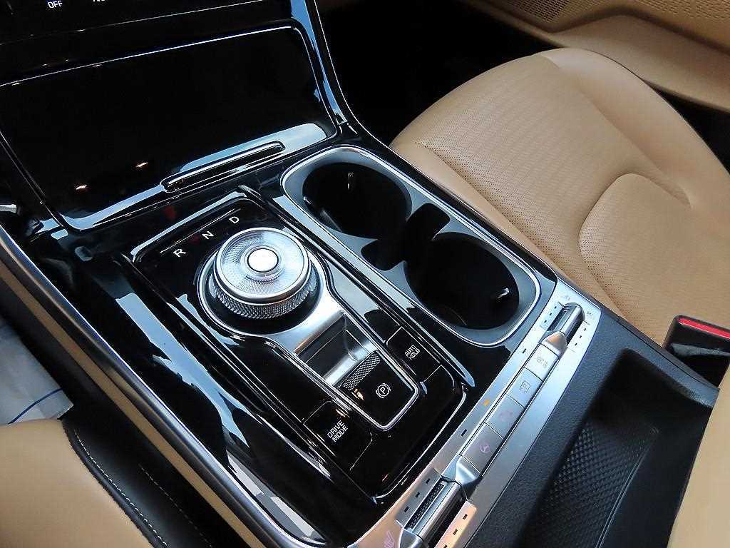 KIA Carnival - Vista 10