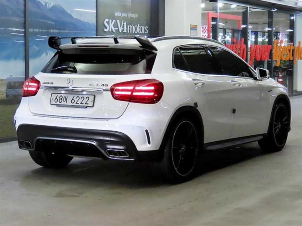Mercedes Benz GLA Class - Vista 4