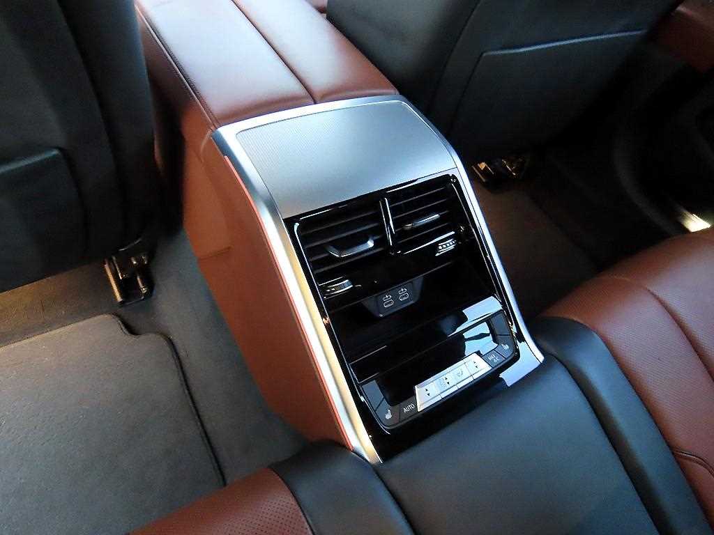 BMW 8 Series 2022 Negro - Importación desde Corea - HF Imports Iquique - Foto 16