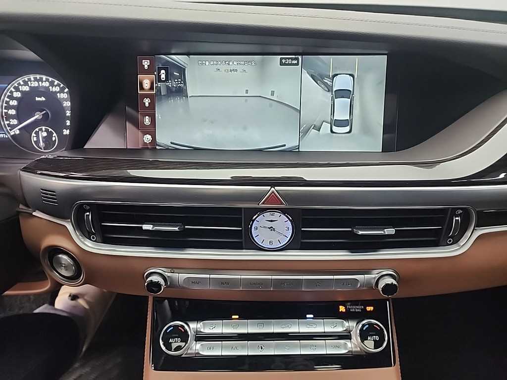 Genesis G90 - Vista 10