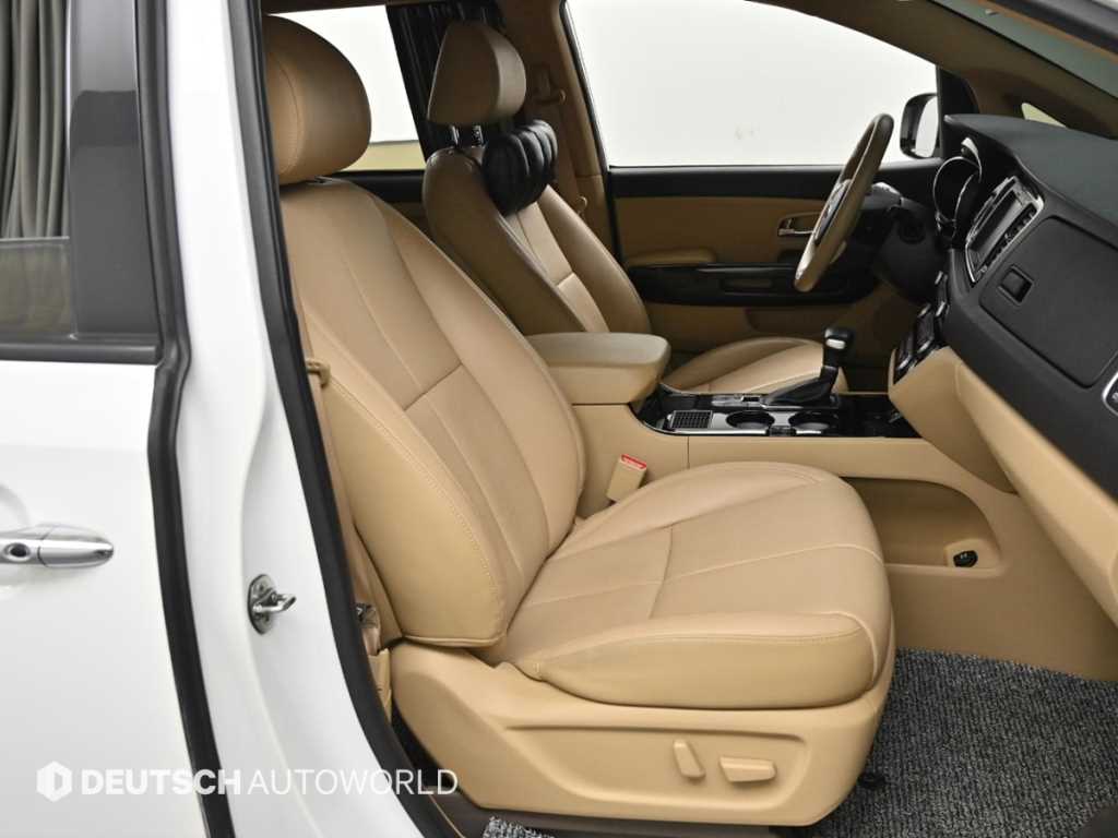 KIA Carnival - Vista 10