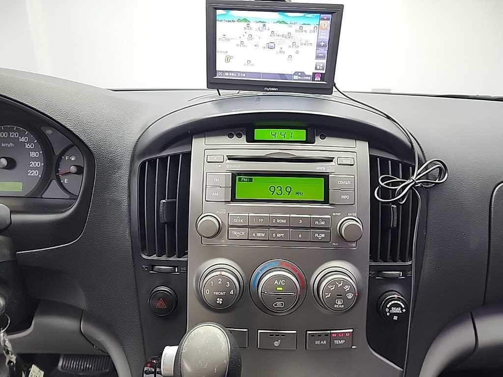 HYUNDAI Starex - Vista 10