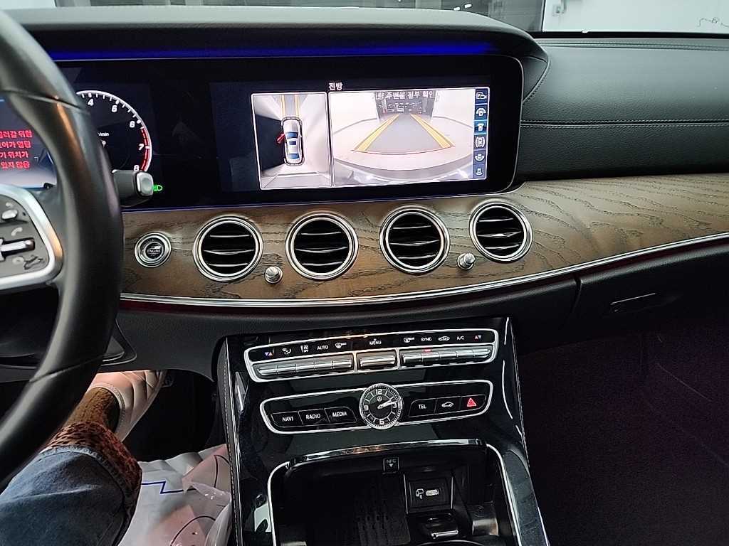 Mercedes Benz E class - Vista 10