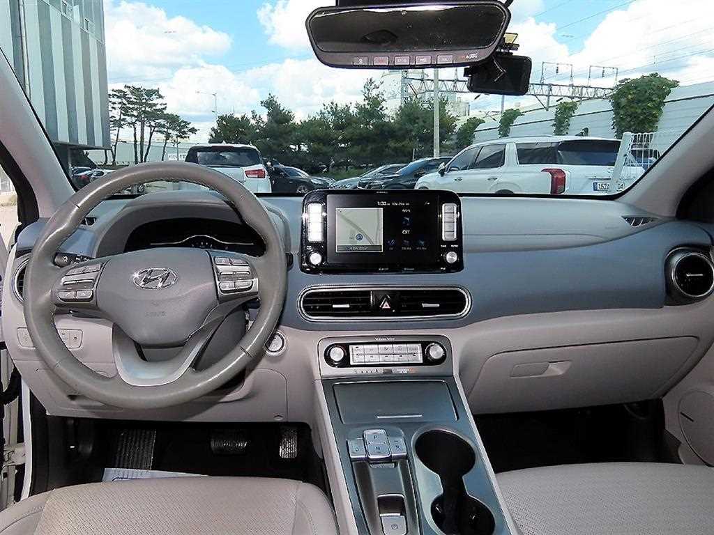 HYUNDAI Kona - Vista 7