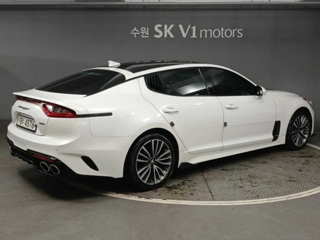 KIA Stinger - Vista 4