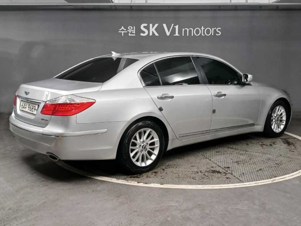 HYUNDAI Genesis - Vista 4