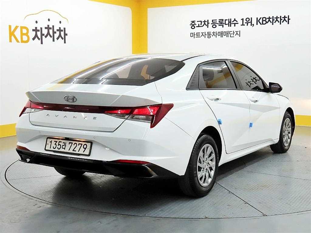 HYUNDAI Avante - Vista 4