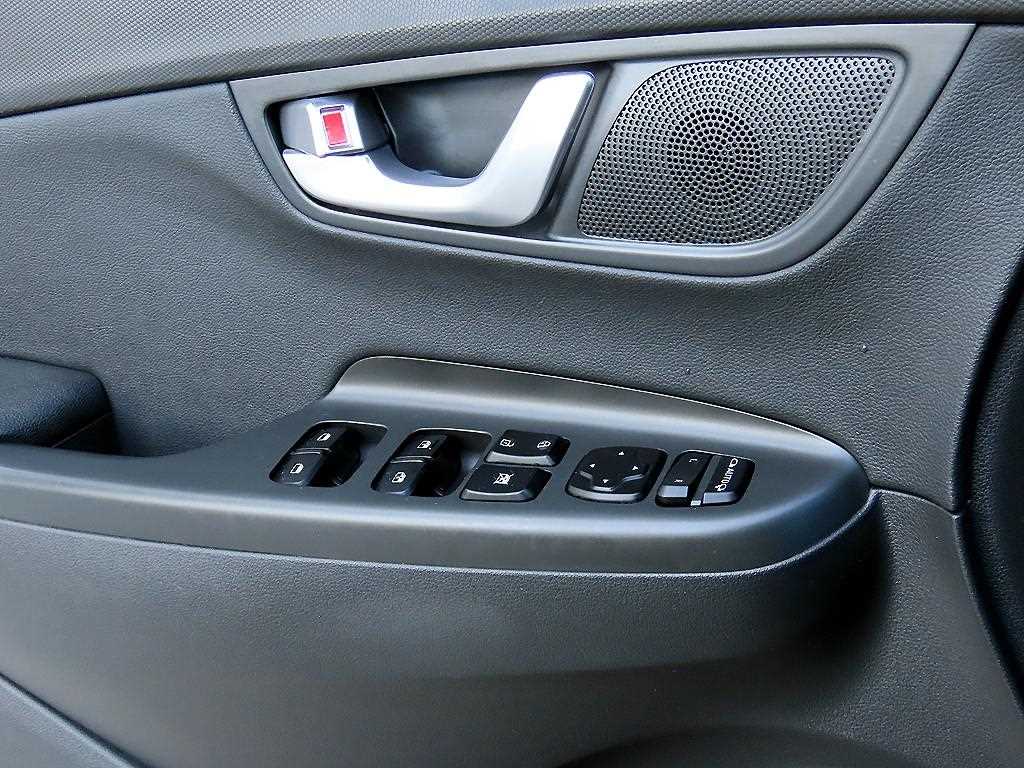 HYUNDAI Kona - Vista 12