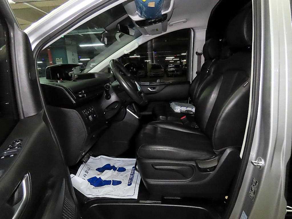 HYUNDAI Staria - Vista 6