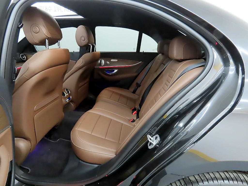 Mercedes Benz E class - Vista 6