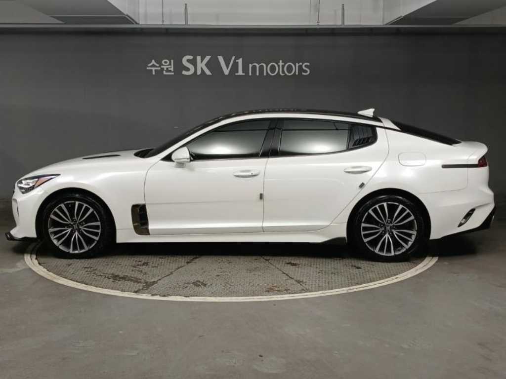 KIA Stinger - Vista 5