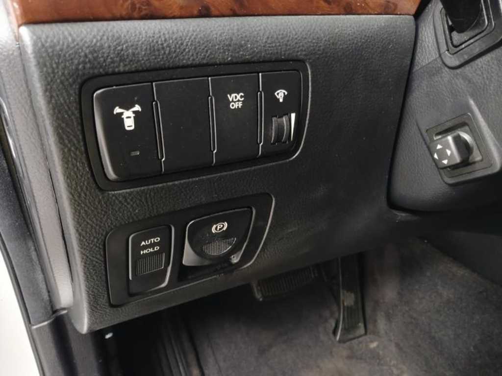 HYUNDAI Genesis - Vista 11